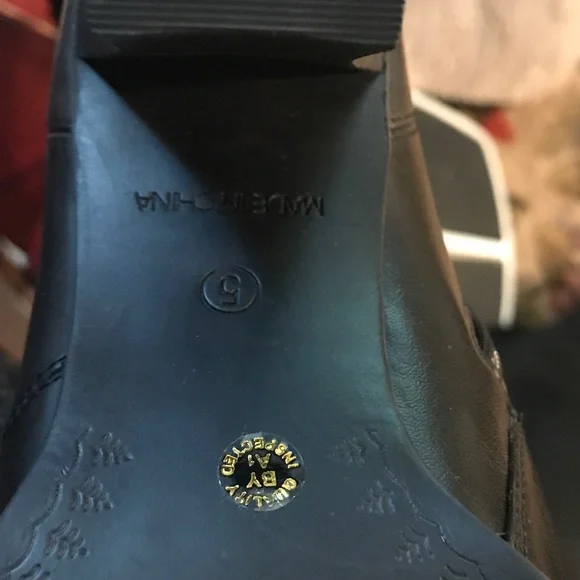 NEW NEVER WORN. - Picture 9 of 11